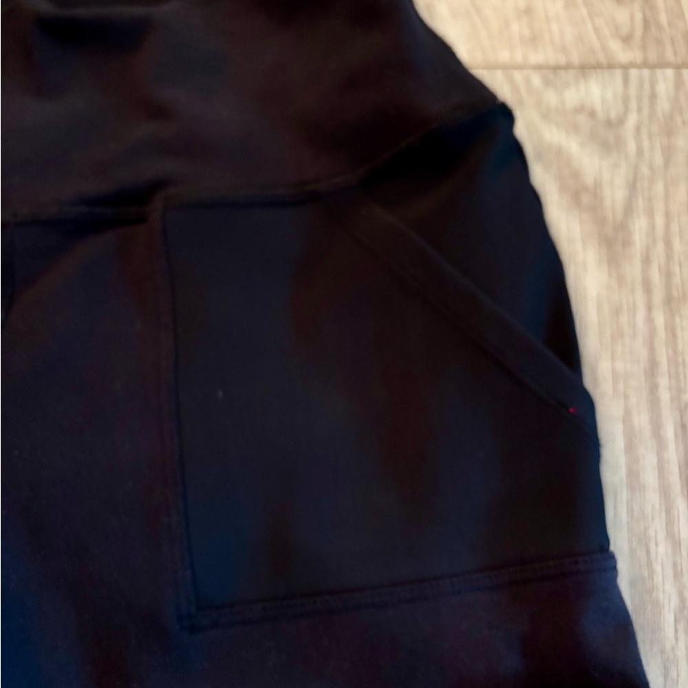 ALO Yoga Black Cargo Pocket Leggings - Small - Picture 3 of 10